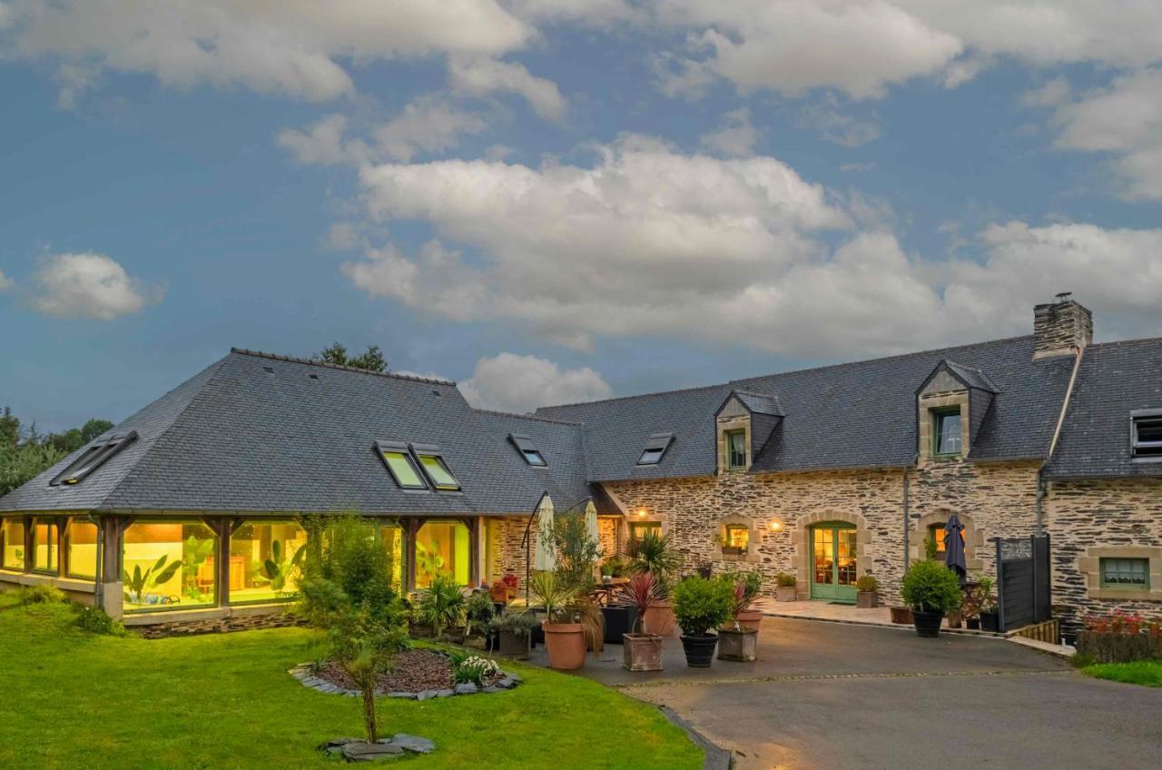 Bed and Breakfast Les Pierres Bleues Saint-Coulitz Экстерьер фото