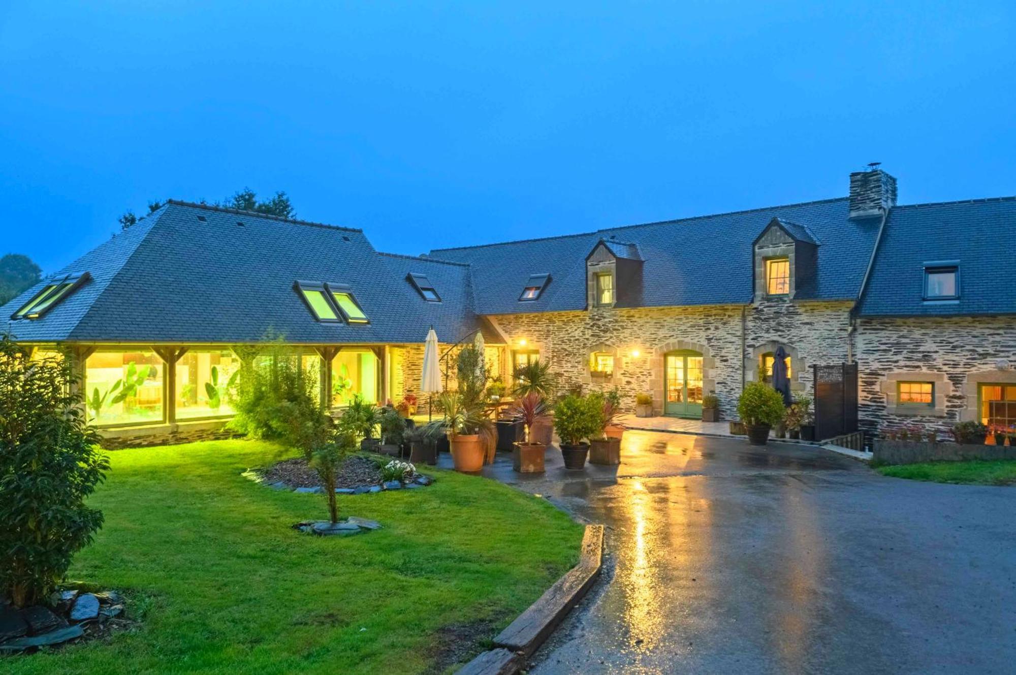 Bed and Breakfast Les Pierres Bleues Saint-Coulitz Экстерьер фото